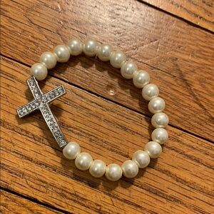 Elegant Pearl Bracelet with Silver Cross